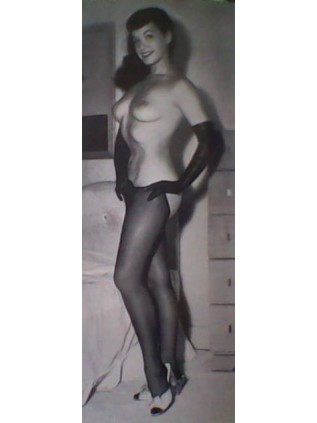 AMERICA S QUEEN OF GLAMOUR 2 / 6