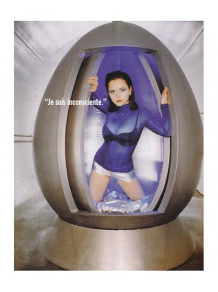 ENTREVUE 141 Carmen Electra